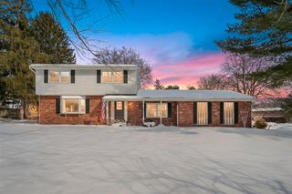 1112 Woodview Drive, Portage, MI 49024