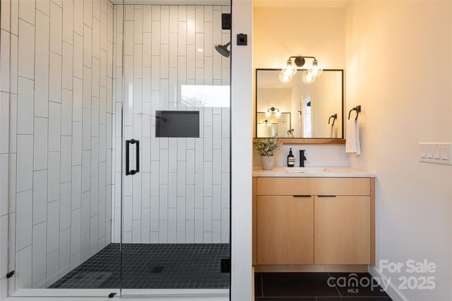 28 Lamb Avenue, Asheville, NC 28806