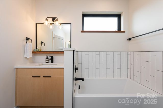 28 Lamb Avenue, Asheville, NC 28806