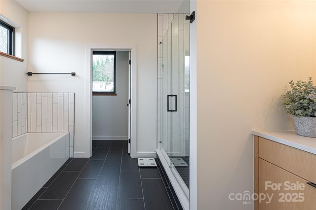 28 Lamb Avenue, Asheville, NC 28806