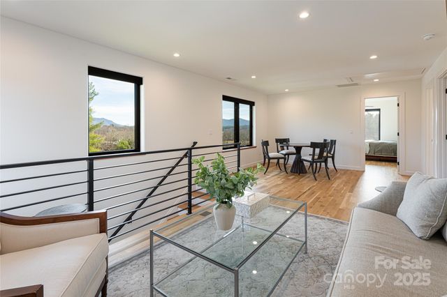 28 Lamb Avenue, Asheville, NC 28806