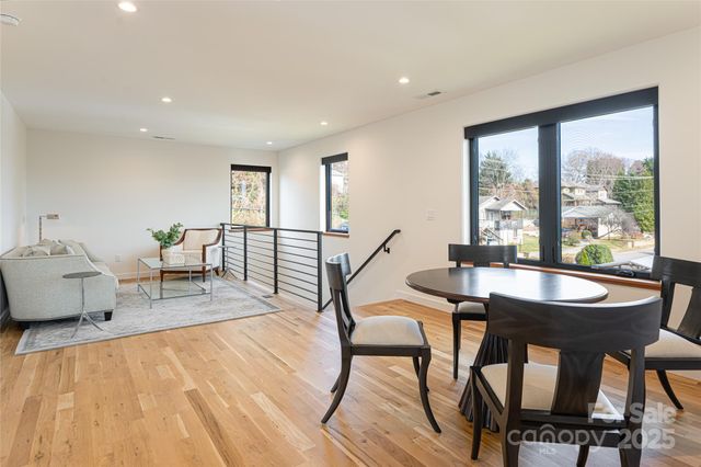 28 Lamb Avenue, Asheville, NC 28806