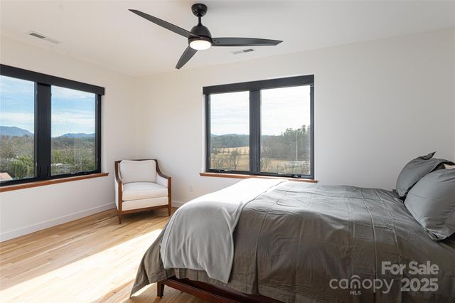 28 Lamb Avenue, Asheville, NC 28806