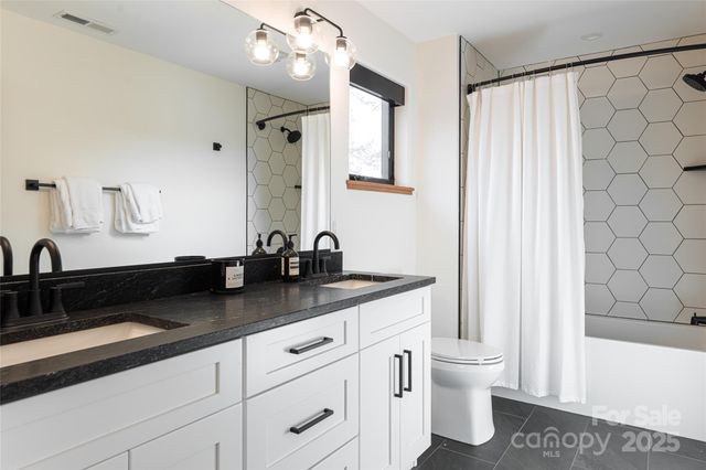 28 Lamb Avenue, Asheville, NC 28806