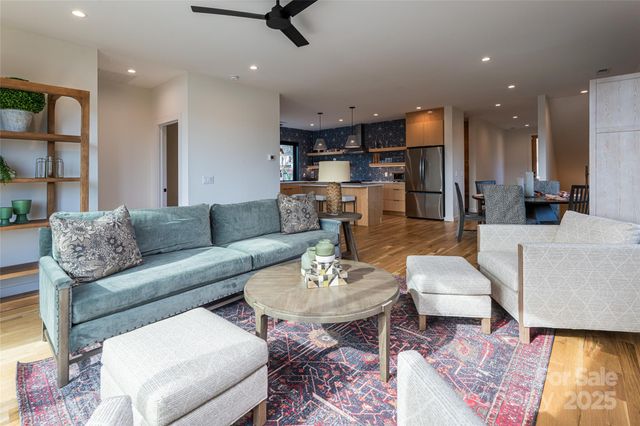 28 Lamb Avenue, Asheville, NC 28806