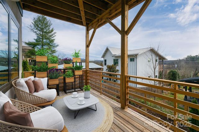 28 Lamb Avenue, Asheville, NC 28806