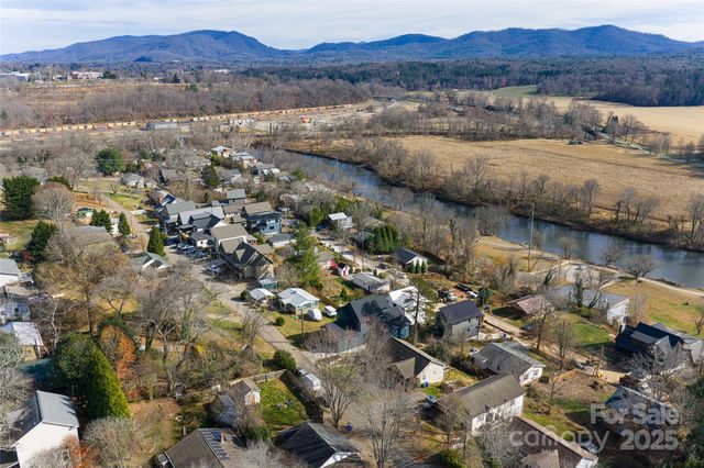 28 Lamb Avenue, Asheville, NC 28806