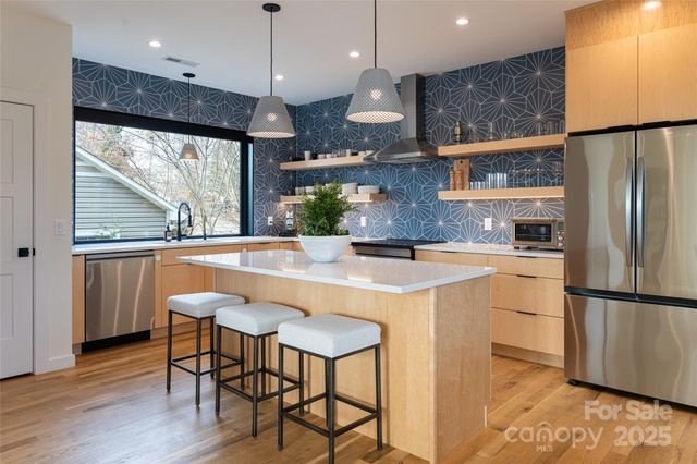 28 Lamb Avenue, Asheville, NC 28806