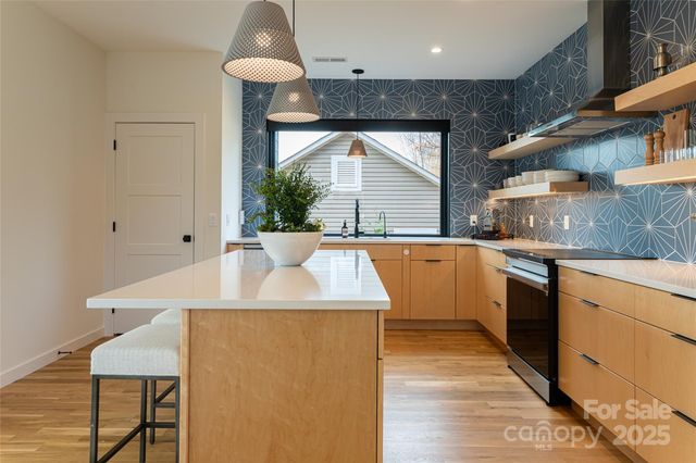 28 Lamb Avenue, Asheville, NC 28806