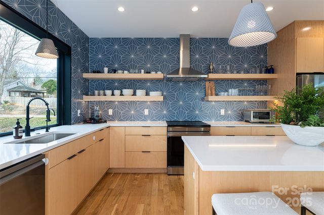 28 Lamb Avenue, Asheville, NC 28806