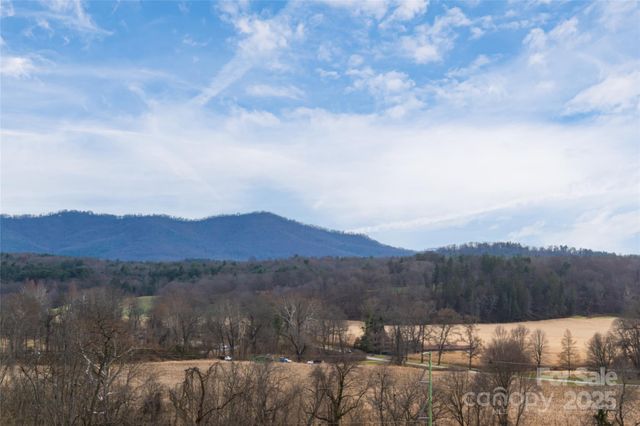 28 Lamb Avenue, Asheville, NC 28806