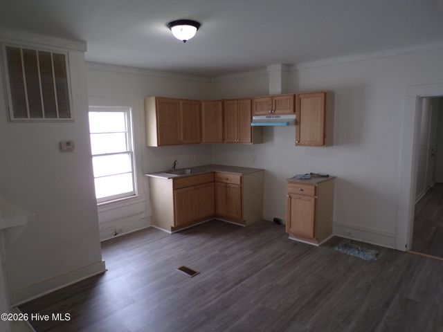 1119 S 8th Street, Wilmington, NC 28401