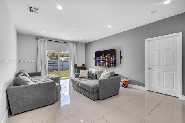 1330 NW 11th St, Fort Lauderdale, FL 33311