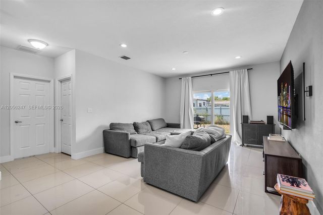 1330 NW 11th St, Fort Lauderdale, FL 33311