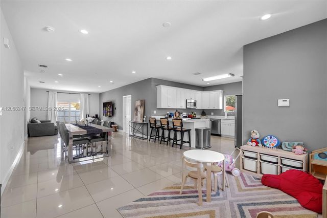 1330 NW 11th St, Fort Lauderdale, FL 33311