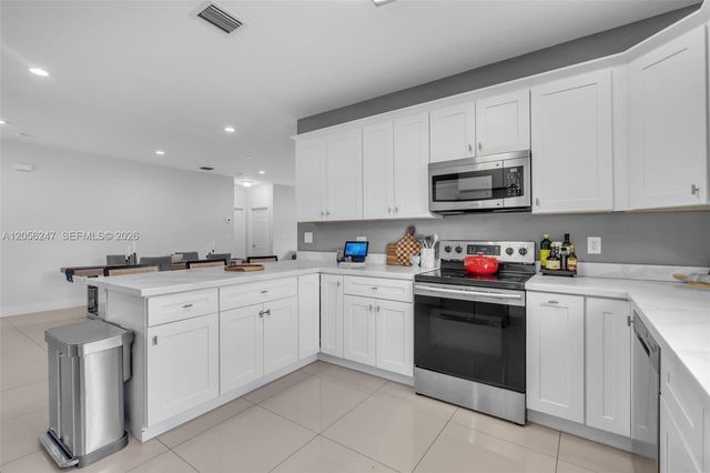 1330 NW 11th St, Fort Lauderdale, FL 33311