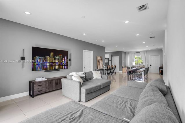 1330 NW 11th St, Fort Lauderdale, FL 33311