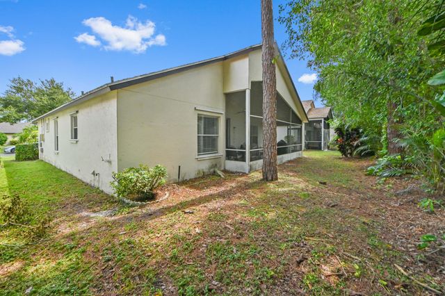 320 Hammocks Trail, Greenacres, FL 33413