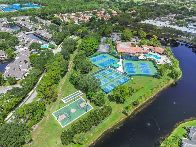 320 Hammocks Trail, Greenacres, FL 33413