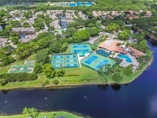 320 Hammocks Trail, Greenacres, FL 33413