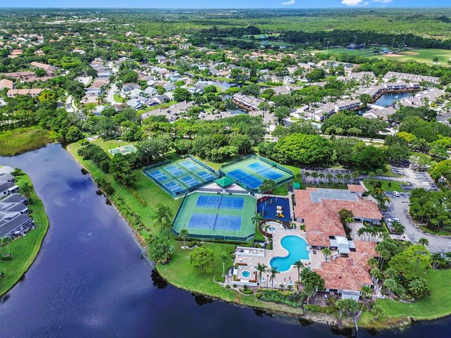 320 Hammocks Trail, Greenacres, FL 33413