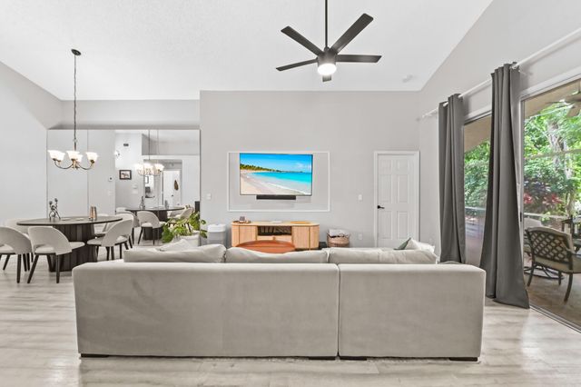 320 Hammocks Trail, Greenacres, FL 33413