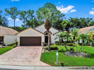 320 Hammocks Trail, Greenacres, FL 33413