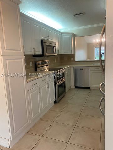 803 SW 119th Way 803, Davie, FL 33325