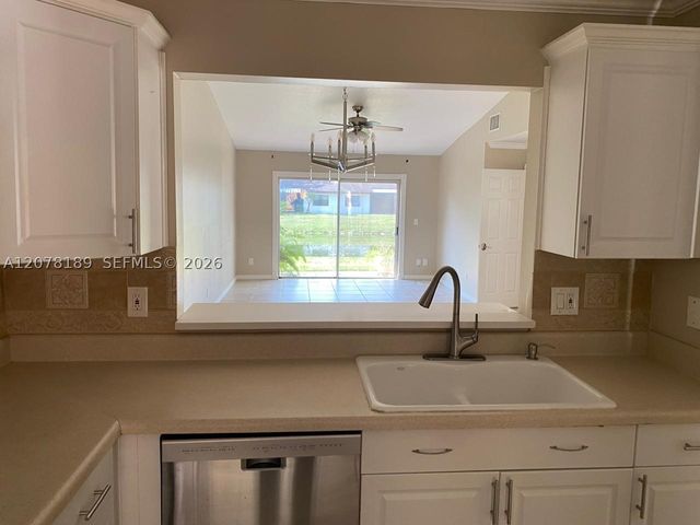 803 SW 119th Way 803, Davie, FL 33325