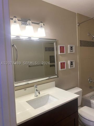 803 SW 119th Way 803, Davie, FL 33325