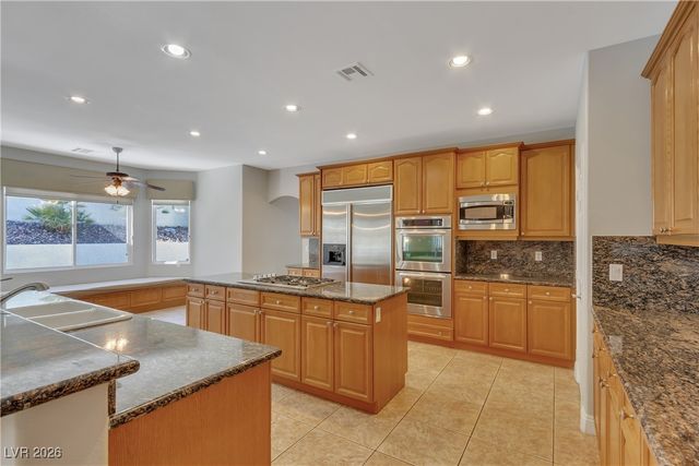 63 Cascade Lake Street, Las Vegas, NV 89148