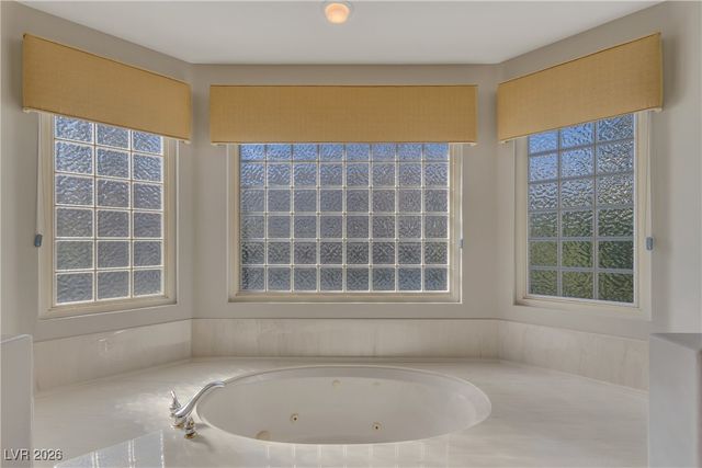 63 Cascade Lake Street, Las Vegas, NV 89148