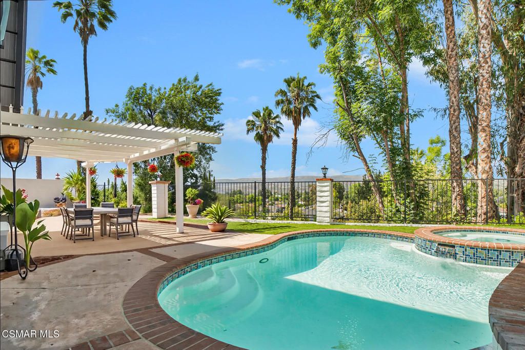 837 Hillview Circle, Simi Valley, CA 93065