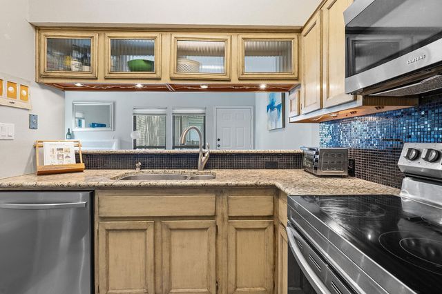 802 S 1st ST 202, Austin, TX 78704