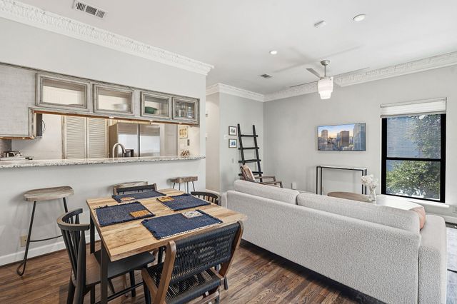 802 S 1st ST 202, Austin, TX 78704