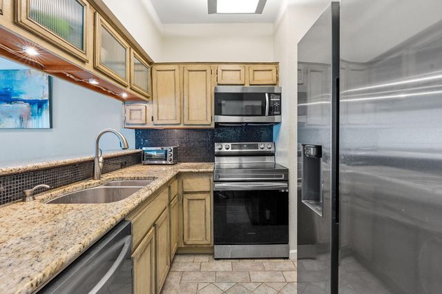 802 S 1st ST 202, Austin, TX 78704