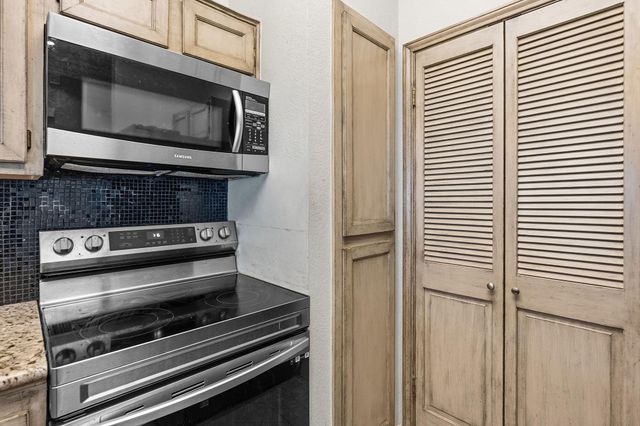 802 S 1st ST 202, Austin, TX 78704