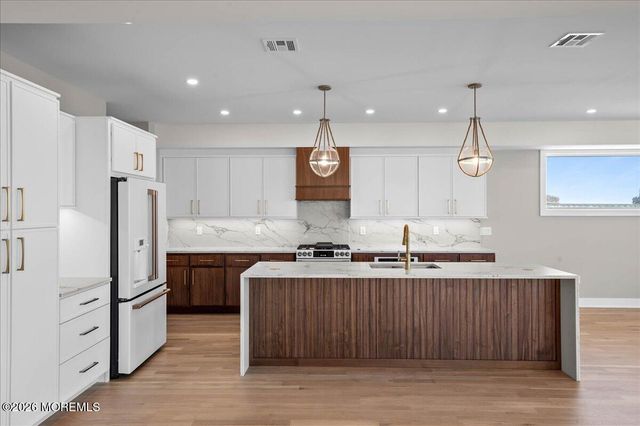 17 I Street, Seaside Park, NJ 08752
