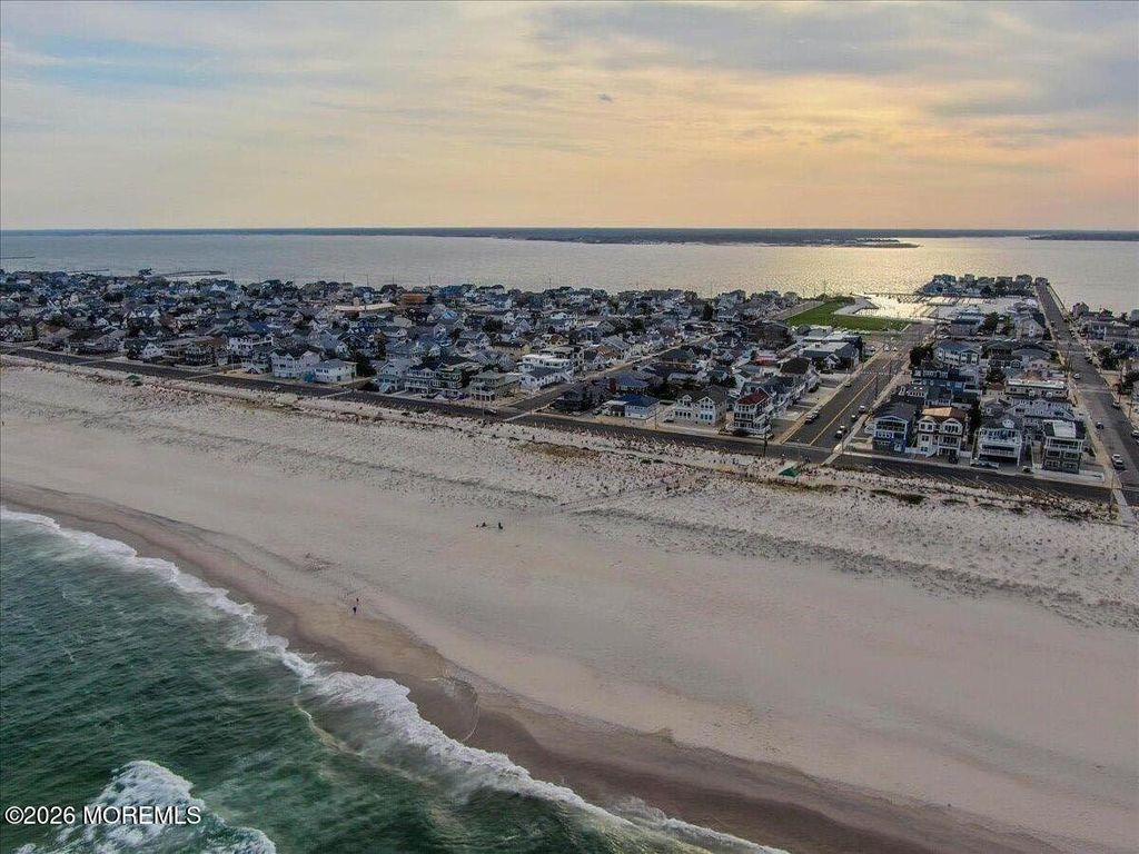 17 I Street, Seaside Park, NJ 08752
