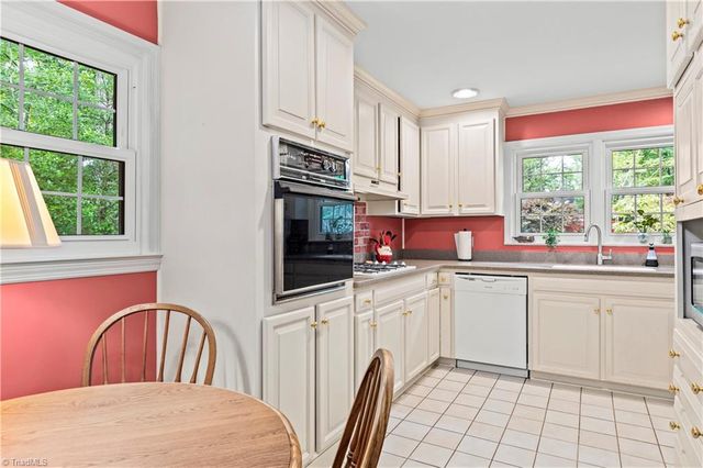 2605 Loch Drive, Winston-salem, NC 27106