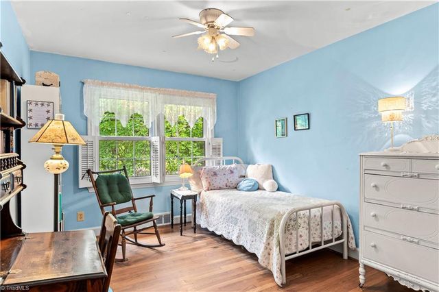 2605 Loch Drive, Winston-salem, NC 27106