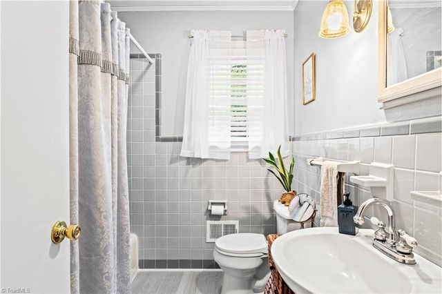 2605 Loch Drive, Winston-salem, NC 27106