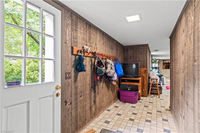 2605 Loch Drive, Winston-salem, NC 27106