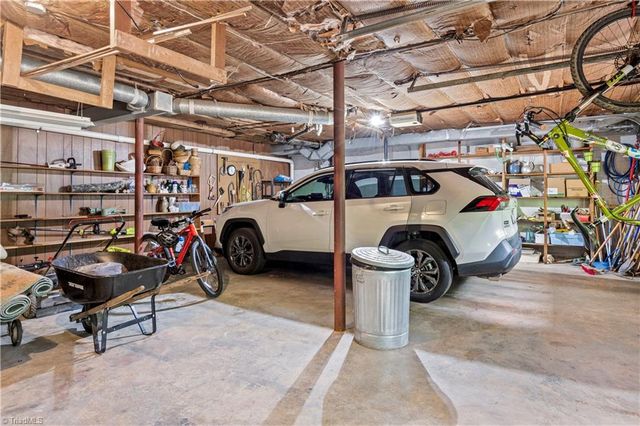 2605 Loch Drive, Winston-salem, NC 27106