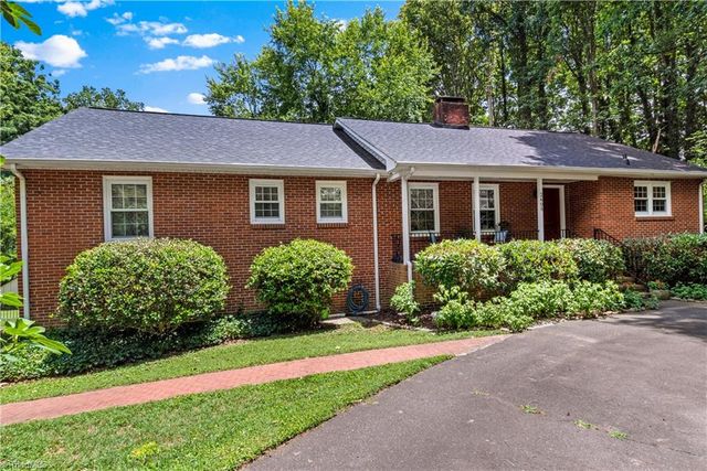 2605 Loch Drive, Winston-salem, NC 27106