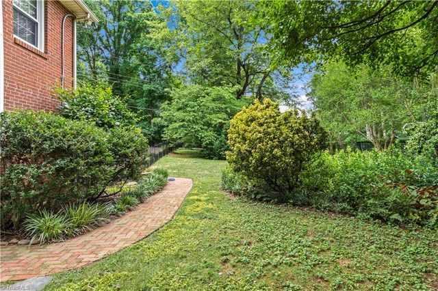 2605 Loch Drive, Winston-salem, NC 27106