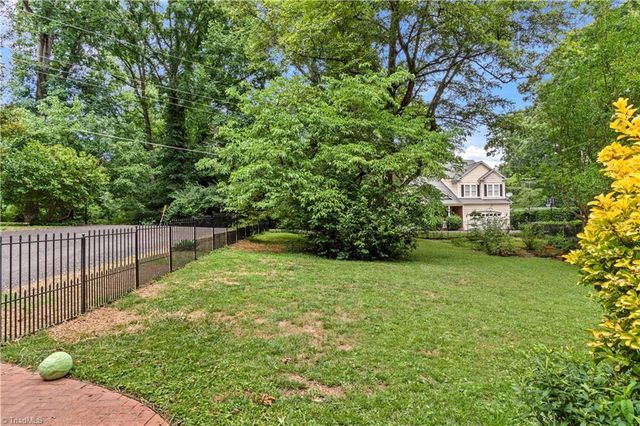 2605 Loch Drive, Winston-salem, NC 27106