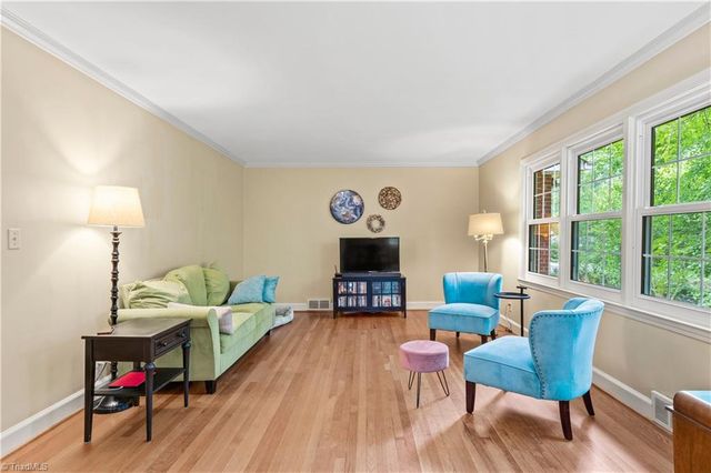 2605 Loch Drive, Winston-salem, NC 27106