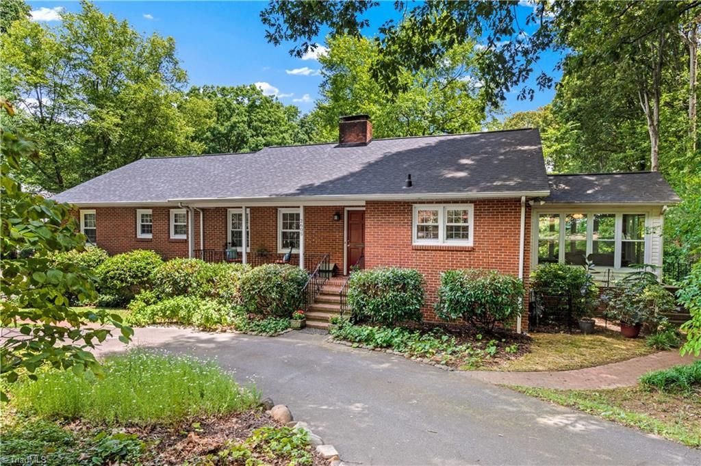 2605 Loch Drive, Winston-salem, NC 27106