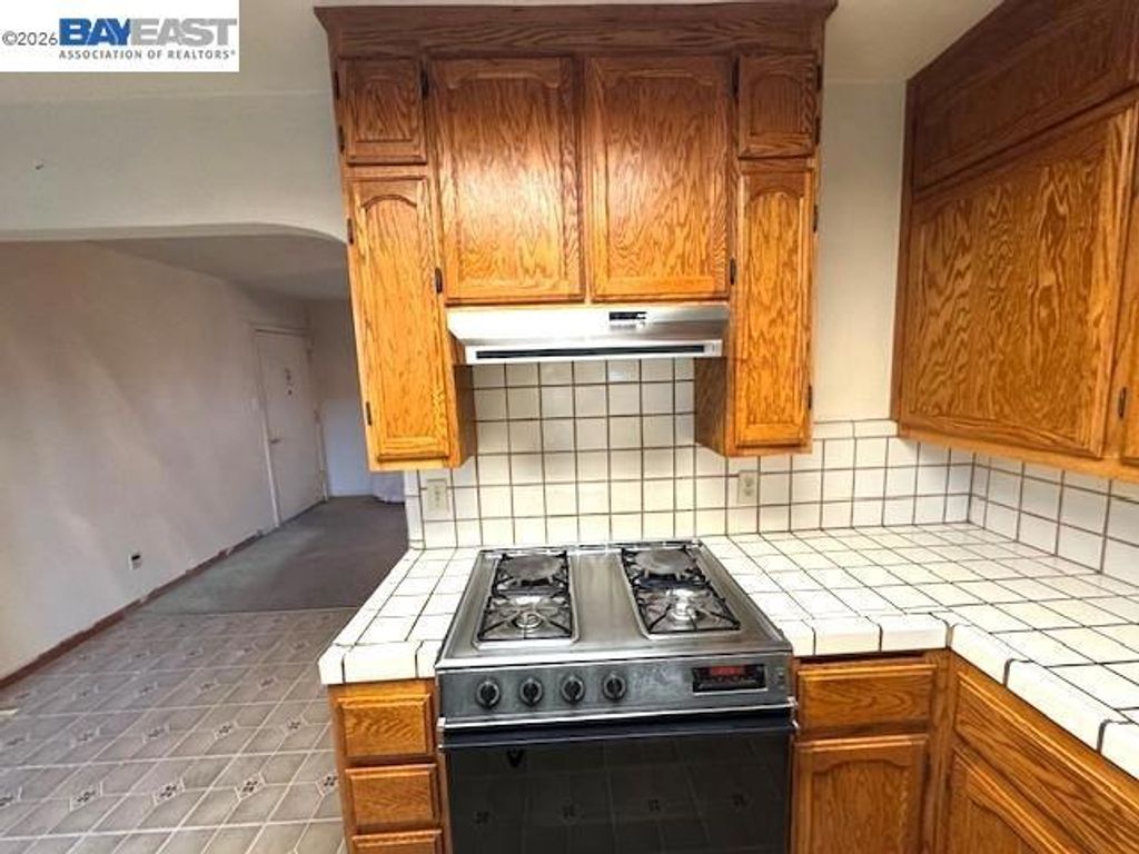 Image 9 of property listing at 72 Andrew Ave, Pittsburg, CA 94565